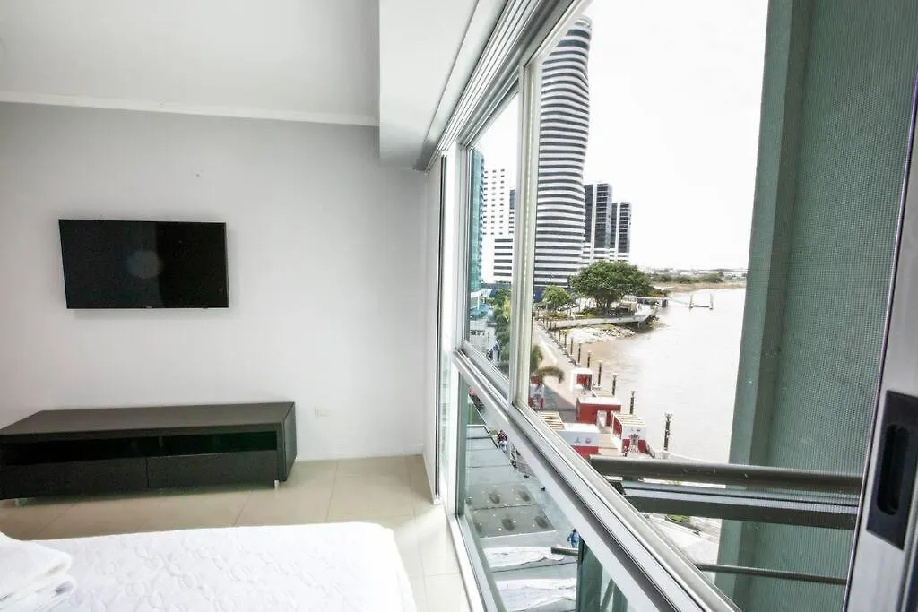 公寓 Suite Vista Al Rio Con Balcon En Puerto Santa Ana 瓜亚基尔