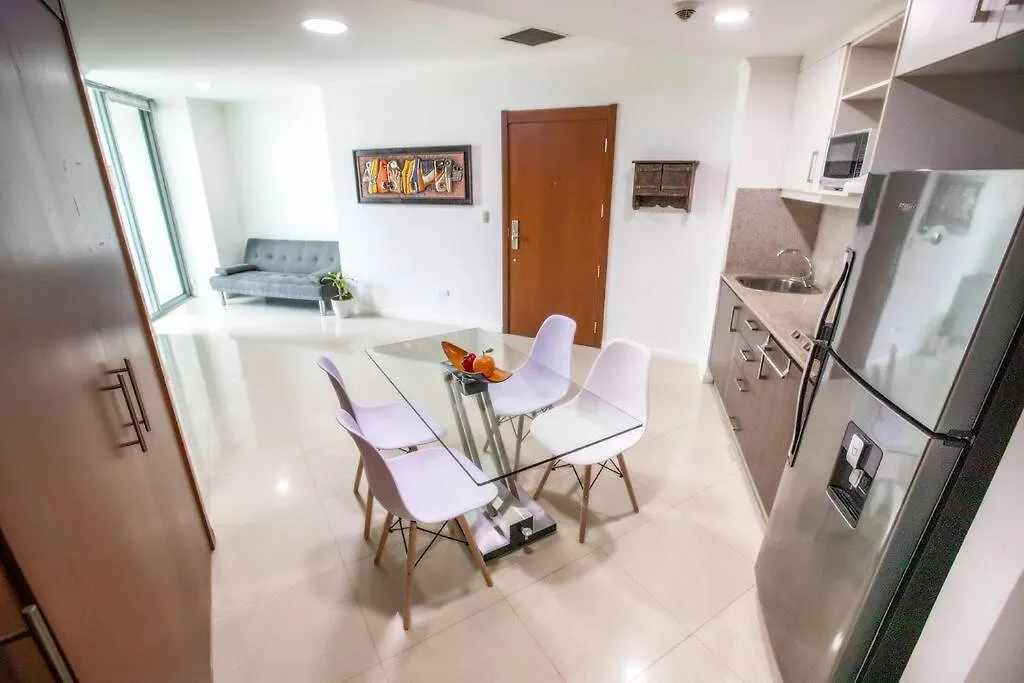 Suite Vista Al Rio Con Balcon En Puerto Santa Ana 瓜亚基尔