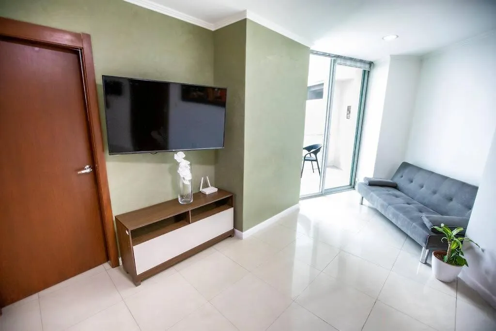 Suite Vista Al Rio Con Balcon En Puerto Santa Ana 瓜亚基尔 0*,  厄瓜多尔