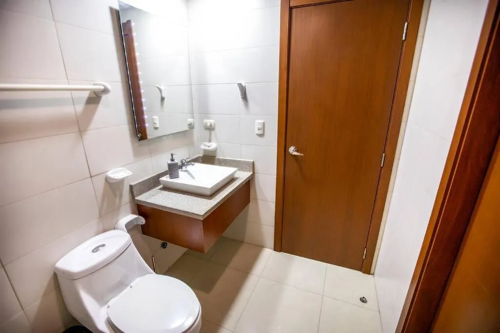 Suite Vista Al Rio Con Balcon En Puerto Santa Ana 瓜亚基尔 公寓